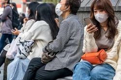 Vì sao người Nhật Bản 'kỳ thị' khẩu trang đen, ai đeo sẽ bị 'lườm'?
