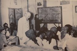 Hình ảnh giản dị của Chủ tịch Hồ Chí Minh tại triển lãm 'Văn hóa soi đường cho quốc dân đi'