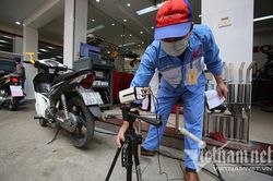 Nghìn xe ở Hà Nội đo khí thải, chưa chủ nào đủ điều kiện nhận 4 triệu