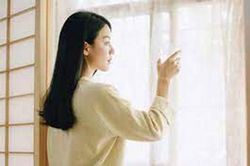 Ngày tôi bế con rời khỏi nhà chồng lúc nửa đêm, chị dâu vội vã tìm gặp và khiến tôi phải khóc nghẹn