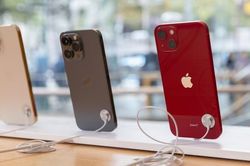 Đại lý không đủ iPhone 13 để bán, dời ngày giao hàng