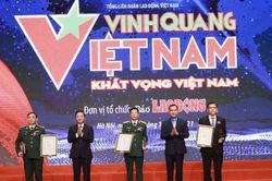 Tôn vinh những tấm gương tiêu biểu tại chương trình 'Vinh quang Việt Nam' năm 2021