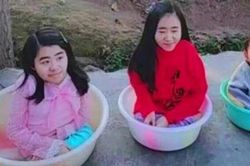 Nỗi đau của cặp vợ chồng 'nuôi 3 cô con gái trong chậu'