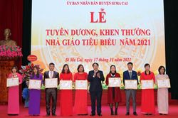 Huyện Si Ma Cai: Tuyên dương, khen thưởng nhà giáo tiêu biểu năm 2021