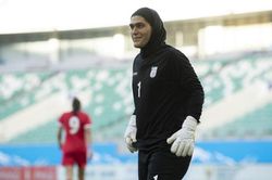 Người hùng đưa tuyển nữ Iran dự Asian Cup bị nghi là... đàn ông