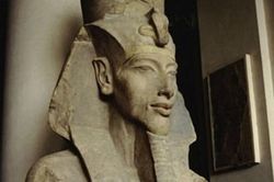 Bí ẩn bức tượng tạc pharaoh Ai Cập y hệt người ngoài hành tinh