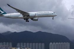 Cathay Pacific sa thải 3 phi công nhiễm COVID-19 ở Đức