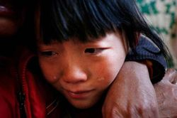 Con gái 14 tuổi có bạn trai, bố không mắng mà còn dẫn đi mua sắm, nói một câu khiến cô bé thay đổi