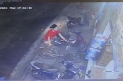Đạp xe đi mua đồ ở quán tạp hóa, người phụ nữ trở về với phương tiện 'lạ' khiến ai nấy ngỡ ngàng