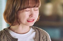 Bà nội chồng trên núi xuống nhờ tôi đưa đi khám, tối về mẹ chồng quẳng hết đồ đạc của tôi ra đường