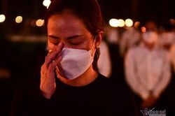 Những giọt nước mắt trong đêm tưởng niệm đồng bào tử vong vì Covid-19