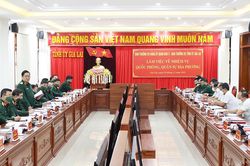 Đoàn công tác Đảng ủy Quân khu 5 làm việc với Ban Thường vụ Tỉnh ủy Gia Lai