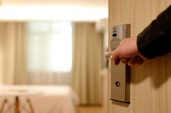 Chết lặng khi thấy cảnh tượng của chồng trong căn chung cư hai vợ chồng mới mua