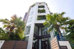 Lấy ý tưởng cải tạo 'ĐỤC – TRỔ', nhà góc phố đẹp không kém resort