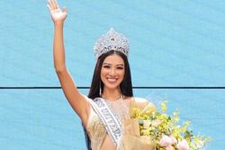Kim Duyên mang bánh tét tặng thí sinh Hoa hậu Hoàn vũ 2021