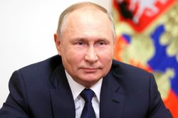 Tổng thống Putin được tiêm mũi vaccine tăng cường Sputnik Light