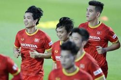 Công Phượng tươi như hoa, thầy Park 'lạnh lùng'