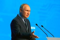 Tổng thống Nga Putin tiêm mũi vắc xin tăng cường