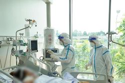 Nguyên nhân khiến số ca tử vong do COVID-19 tại TPHCM ở mức cao
