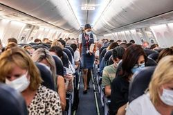Đã bước chân lên máy bay, có 2 từ bạn 'tuyệt đối' không nên nói ra với tiếp viên