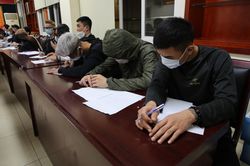 Công an Hà Nội vây bắt hơn 40 'quái xế' náo loạn đường phố trong đêm