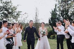 Cô gái đi du lịch vì stress, ai ngờ 'hốt' được cơ trưởng điển trai, cưới liền sau 1 tháng