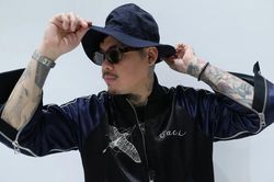 Nghệ sĩ xăm hình lấn sân thời trang
