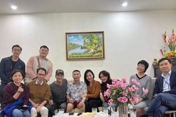 MC Thảo Vân và đồng nghiệp đến thăm NSND Công Lý