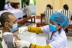 Lào Cai: 100% phạm nhân Trại tạm giam đều được tiêm Vắc xin