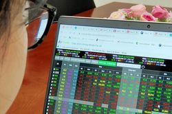 Vn-Index bật tăng cao nhờ lực đỡ từ nhóm chứng khoán, thép và bất động sản