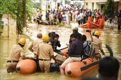 Thành phố Bangalore của Ấn Độ bị ngập lụt do mưa lớn