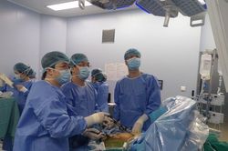Lần đầu tiên tại Việt Nam: Nội soi lấy mảnh gan từ người hiến sống ghép gan thành công