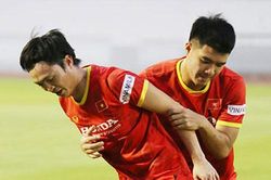 ĐT Việt Nam học cách thoát người kèm, bị chơi xấu trước AFF Cup 2020