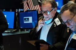 Chứng khoán Mỹ tụt điểm sau khi ông Powell được chọn làm Chủ tịch Fed thêm một nhiệm kỳ