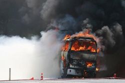 Xe buýt cháy ngùn ngụt tại Bulgaria, 45 người thiệt mạng thương tâm