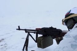 Súng máy huyền thoại PKM Liên Xô theo chân lính Nga tới Bắc Cực