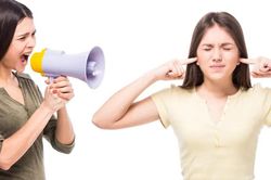 Bố mẹ không lắng nghe hay con trẻ đang tuổi nổi loạn?