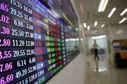 Nhiều cổ phiếu ngân hàng 'tím lịm', Vn-Index lập đỉnh mới