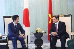 Thủ tướng Phạm Minh Chính tiếp nguyên Thủ tướng Nhật Bản Abe Shinzo