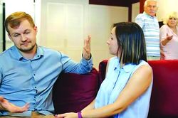 Dâu mới và gánh nặng 'hàn gắn' gia đình