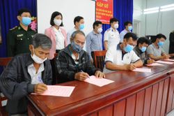 Tuyên truyền chống khai thác thủy sản bất hợp pháp cho ngư dân