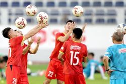 AFF Cup: 3 đối thủ lớn đều gặp khó