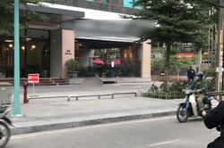 Hà Nội: Người phụ nữ rơi từ tầng cao chung cư xuống đất thiệt mạng