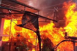 Chồng vô tình gây hỏa hoạn, vợ và 2 con tử vong
