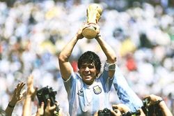 Tròn một năm ngày mất của Diego Maradona: Hồi tưởng sự vĩ đại