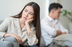 Mảnh giấy khiến người chồng thành đạt giật mình