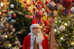 Phố Hàng Mã rộn ràng không khí Noel