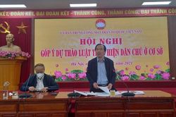 Khắc phục tính hình thức trong quá trình thực hiện luật