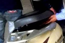 Khách quên rút chìa khóa, bảo vệ ngân hàng mở cốp xe máy trộm tiền