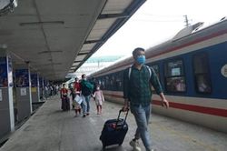 Dù khuyến mại, vé tàu Tết vẫn 'ế' khách